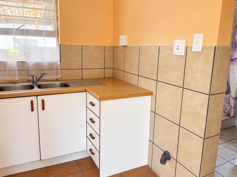 To Let 2 Bedroom Property for Rent in Cambridge Eastern Cape